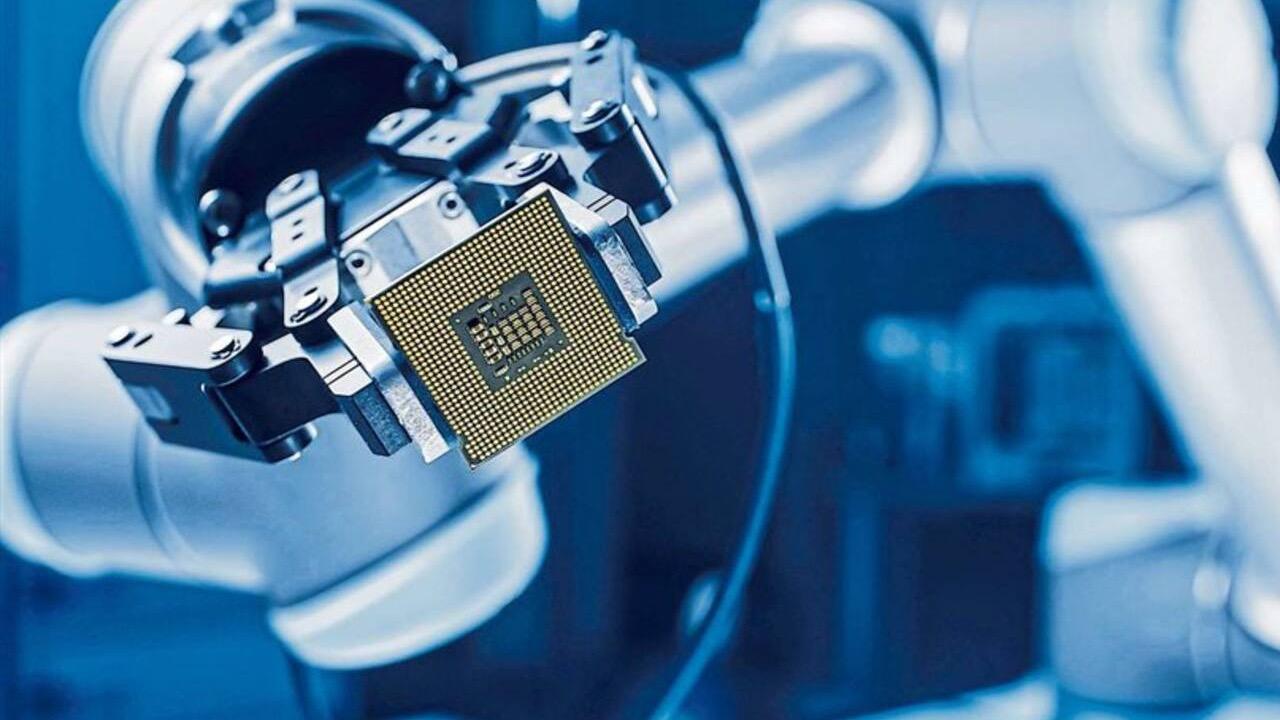 El país tiene litio, recursos humanos e industria tecnológica. ¿Qué falta para impulsar una política nacional de chips y no depender más de China o EE.UU.?
