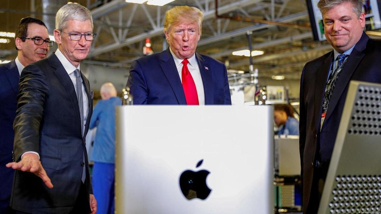 El presidente de Estados Unidos, Donald Trump, anunció este miércoles la imposición de un arancel del 100 % a las importaciones de chips y semiconductores, con el objetivo de fomentar la producción de estos componentes esenciales dentro del país. 