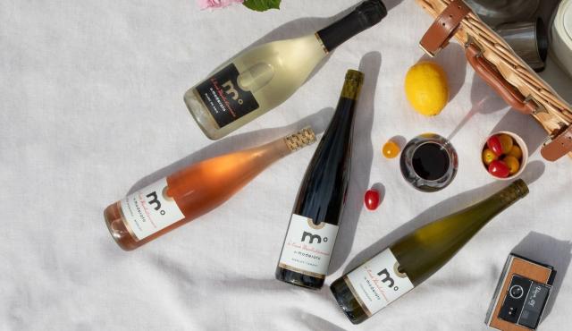 Moderato es una marca francesa que está revolucionando el mundo del vino sin alcohol, con la misión de ofrecer vinos de alta calidad, elaborados por profesionales con una declaración universal: todos los amantes del vino deben tener derecho a disfrutar de vinos desalcoholizados excepcionales. 