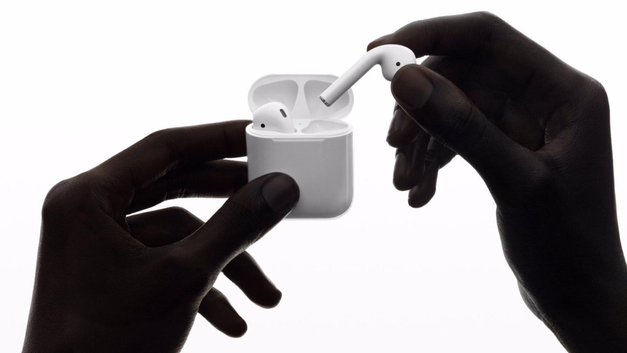 En medio de su tradicional expectativa tecnológica, Apple prepara un salto significativo en la experiencia auditiva: gracias a la próxima actualización de iOS 26, los AirPods podrían convertirse en traductores simultáneos, fieles asistentes lingüísticos en un mundo globalizado.
