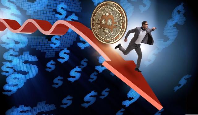 El precio del Bitcoin cayó por debajo de los 116.000 dólares este lunes tras haber alcanzado un récord histórico de más de 124.000 dólares.



