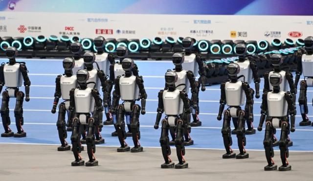 El país asiático organizó una competencia internacional de humanoides que pone en escena su ambición de liderazgo global en inteligencia artificial y robótica.
