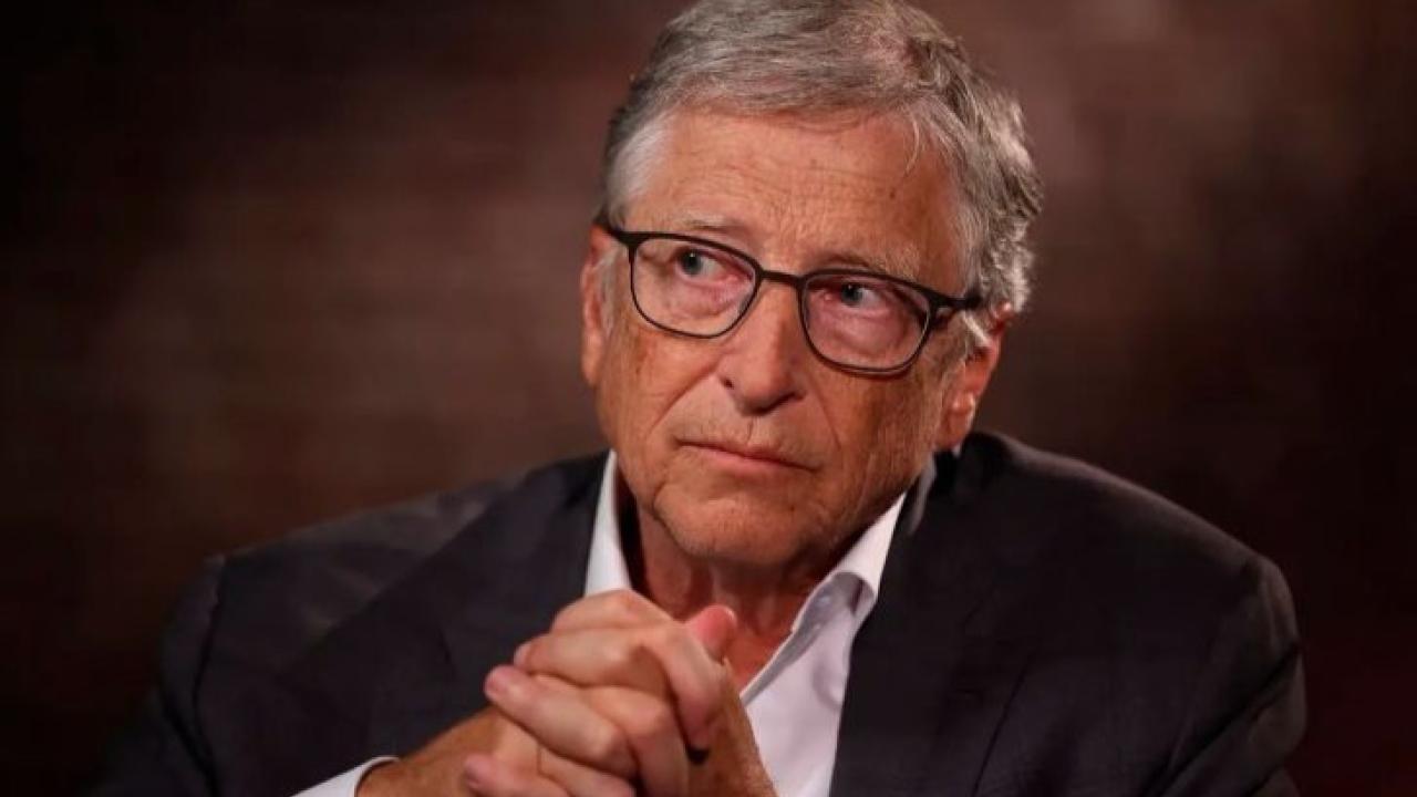 El fundador de Microsoft, Bill Gates, sorprendió al afirmar que los teléfonos móviles dejarán de usarse en un futuro cercano. Según el magnate, la dependencia de los smartphones limita la creatividad y la productividad. Su propuesta apunta a un nuevo dispositivo inteligente que podría convertirse en el verdadero sucesor del celular.