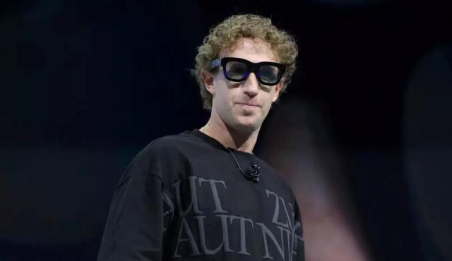 Meta apuesta fuerte a la realidad aumentada y la computación espacial con el lanzamiento de las gafas Hypernova y un brazalete capaz de leer gestos sutiles de las manos.


