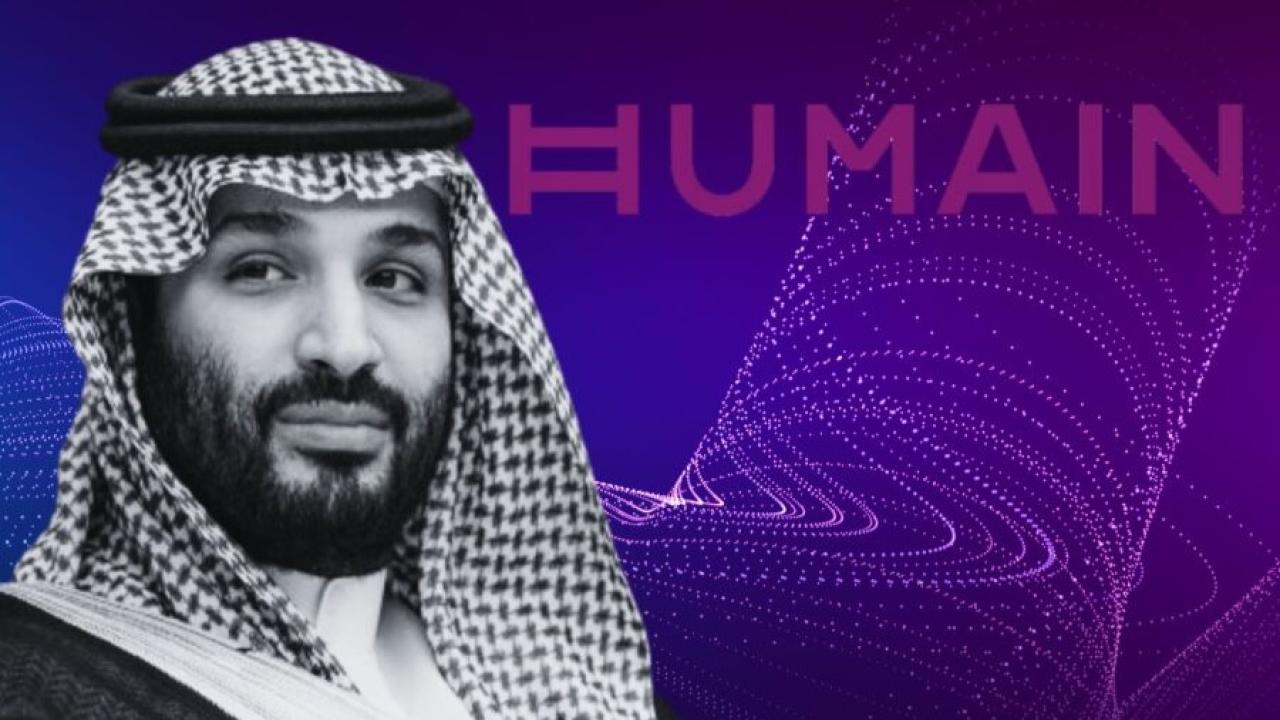 Arabia Saudita dio un nuevo paso en su plan de convertirse en un polo mundial de inteligencia artificial con el lanzamiento de HUMAIN Chat, un chatbot bilingüe desarrollado por Humain, la empresa estatal creada en mayo de este año para supervisar la estrategia nacional de IA.

