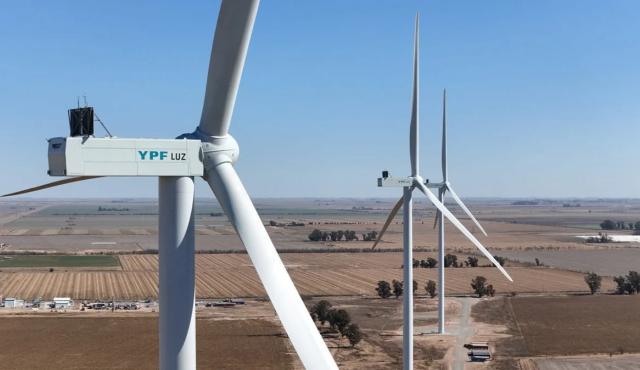 La alianza entre YPF Luz y Justoken busca modernizar el mercado eléctrico argentino mediante una plataforma basada en blockchain que permitirá tokenizar contratos de energía, garantizar trazabilidad y automatizar procesos comerciales.