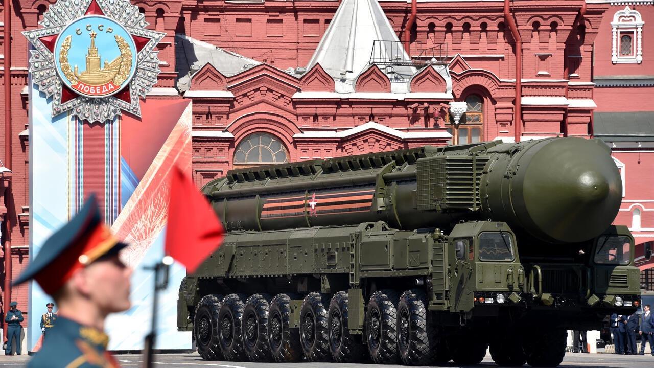 Rusia despliega un amplio repertorio de misiles intercontinentales, hipersónicos y tácticos que consolidan su estrategia de disuasión nuclear y militar. Desde el temido RS-28 Sarmat hasta el hipersónico Zircon, estas armas representan uno de los pilares de la doctrina rusa frente a Estados Unidos y la OTAN.