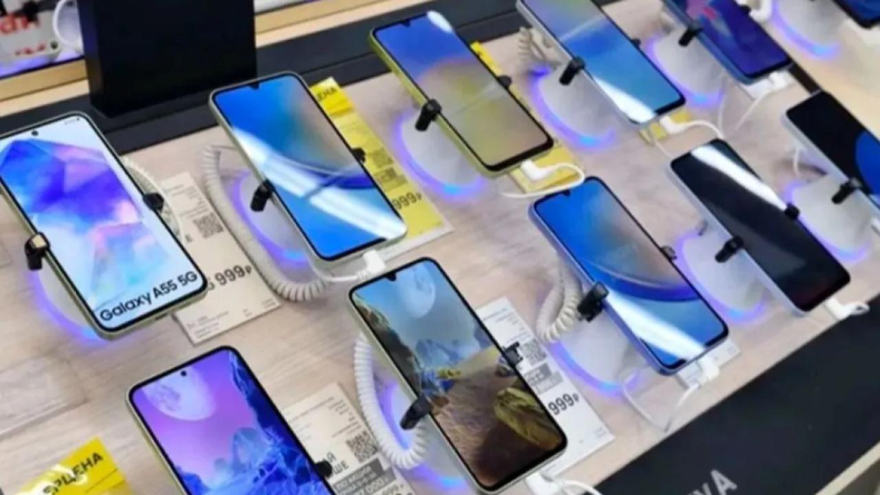 Ya están habilitadas las ventas sin impuestos desde Tierra del Fuego, un régimen especial que permite comprar celulares, televisores y otros productos electrónicos fabricados en la isla sin pagar IVA ni impuestos internos. Con este esquema, los consumidores del resto del país pueden acceder a tecnología más barata, con envíos directos puerta a puerta.
