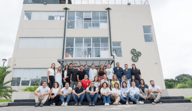 La Fundación Bill & Melinda Gates realizó por primera vez una inversión en una startup argentina. Se trata de Puna Bio, una biotecnológica que desarrolla biofertilizantes y bioestimulantes basados en bacterias extremófilas de La Puna, con aplicaciones que mejoran la productividad agrícola bajo condiciones climáticas extremas.
