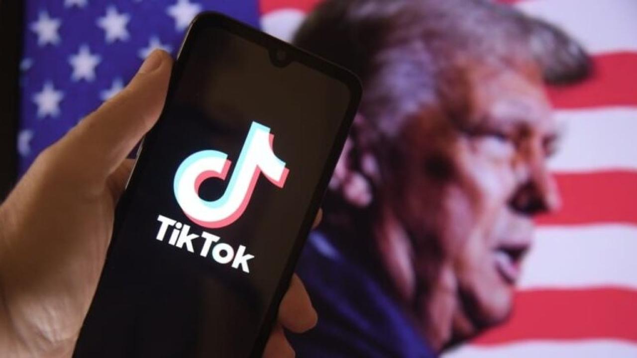 La venta de la operación estadounidense de TikTok, propiedad de la empresa china ByteDance, es el tema central de una disputa que involucra a gobiernos, gigantes tecnológicos y millones de usuarios que dependen de ella.
