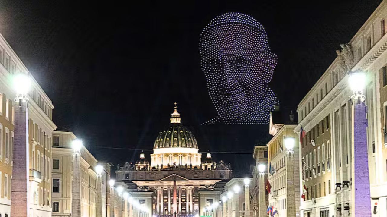 La Plaza de San Pedro se convirtió en escenario de un hecho sin precedentes: el festival “Grace for the World”, un concierto internacional que reunió a grandes figuras de la música para celebrar la fraternidad humana y rendir homenaje al papa Francisco en el marco del Año Jubilar 2025.
