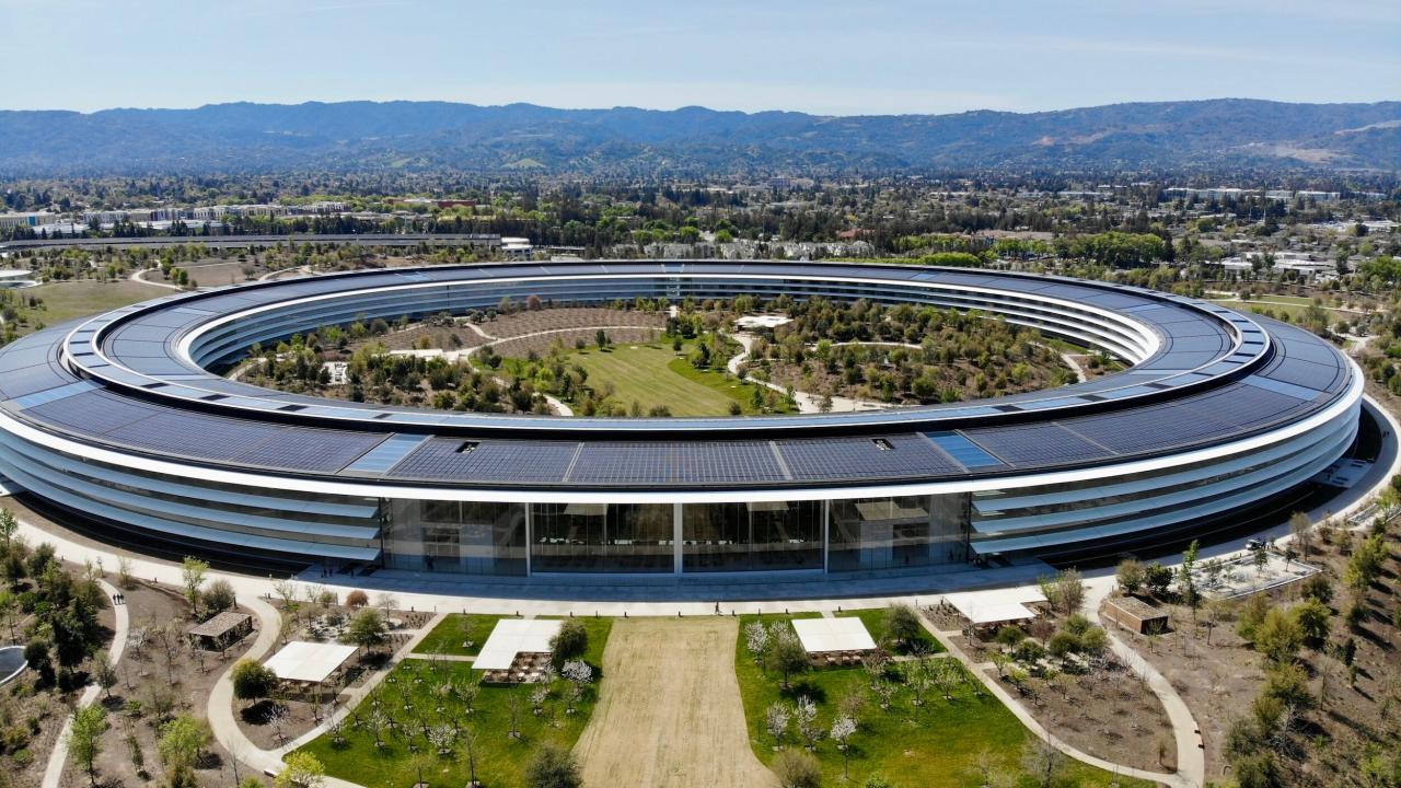 La economía de la innovación se encuentra en una fase de recalibración, marcada por una fuerte inversión en inteligencia artificial (IA) que contrasta con una disminución general en la recaudación de fondos de capital de riesgo y un sentimiento de mercado más cauto. 