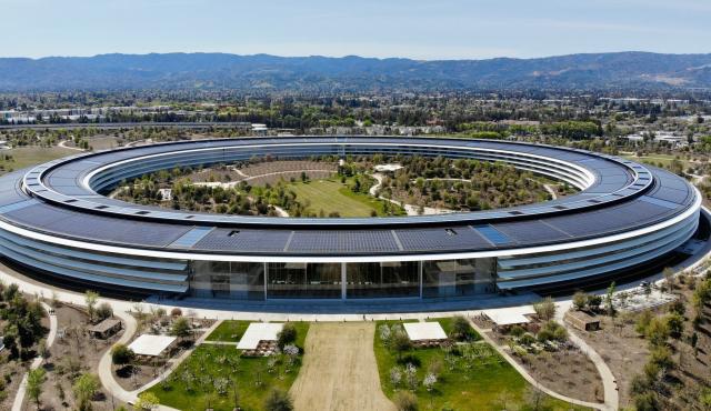 La economía de la innovación se encuentra en una fase de recalibración, marcada por una fuerte inversión en inteligencia artificial (IA) que contrasta con una disminución general en la recaudación de fondos de capital de riesgo y un sentimiento de mercado más cauto. 