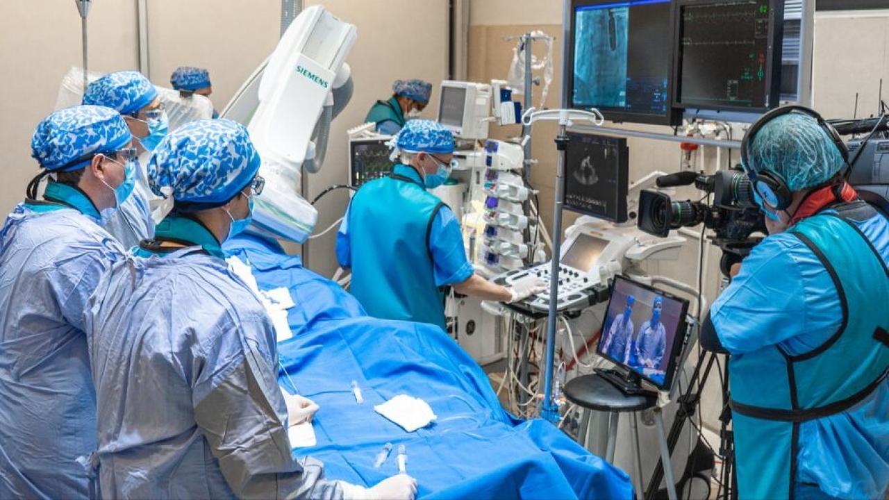 El Hospital Privado Universitario de Córdoba se convirtió en el primer centro del país en implantar un dispositivo vascular bioabsorbible (DVB), un avance que promete transformar el tratamiento de las cardiopatías congénitas y reducir complicaciones a largo plazo.