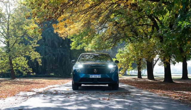 
La marca francesa presenta en sus SUV de nueva generación una revolución en iluminación: los faros Pixel LED, que combinan estética vanguardista, mayor seguridad en ruta y una mirada felina inconfundible.