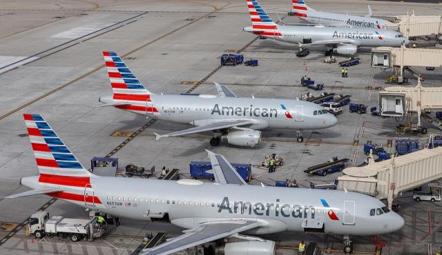American Airlines, Alaska y otras compañías apuestan por nuevas tecnologías respaldadas por Bill Gates para reducir las emisiones de la aviación y acelerar la transición hacia combustibles limpios.