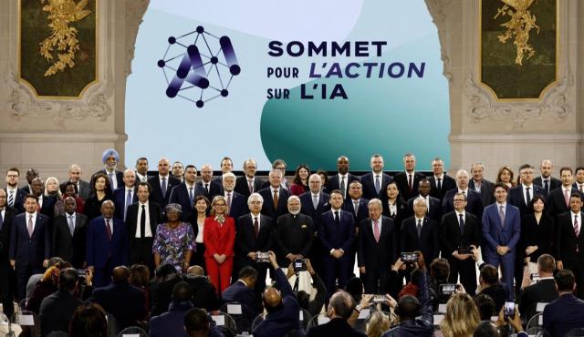 La Cumbre de París sobre Inteligencia Artificial, celebrada esta semana, reunió a líderes políticos, empresarios y expertos en tecnología para abordar el impacto de la IA en la sociedad y la economía global. 
