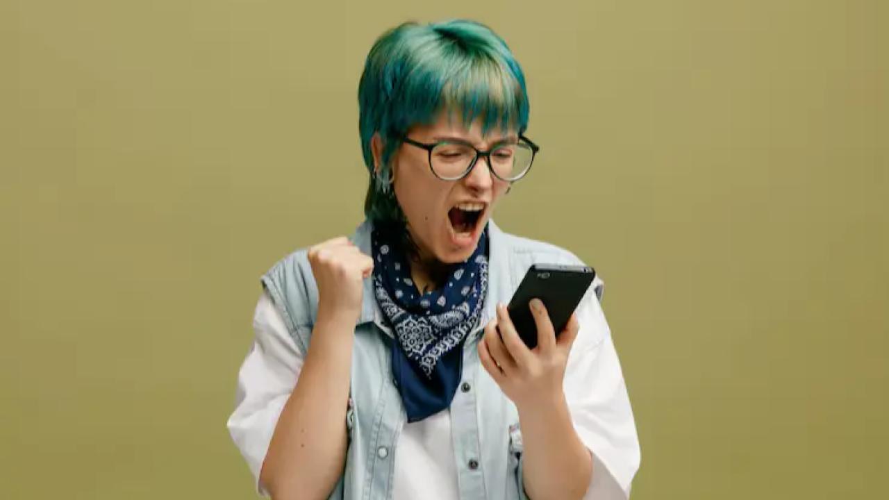En los últimos días, usuarios de WhatsApp reportaron un problema inusual al intentar compartir contactos desde la agenda del teléfono: los datos llegan vacíos al destinatario, mostrando solo un casillero sin información útil.