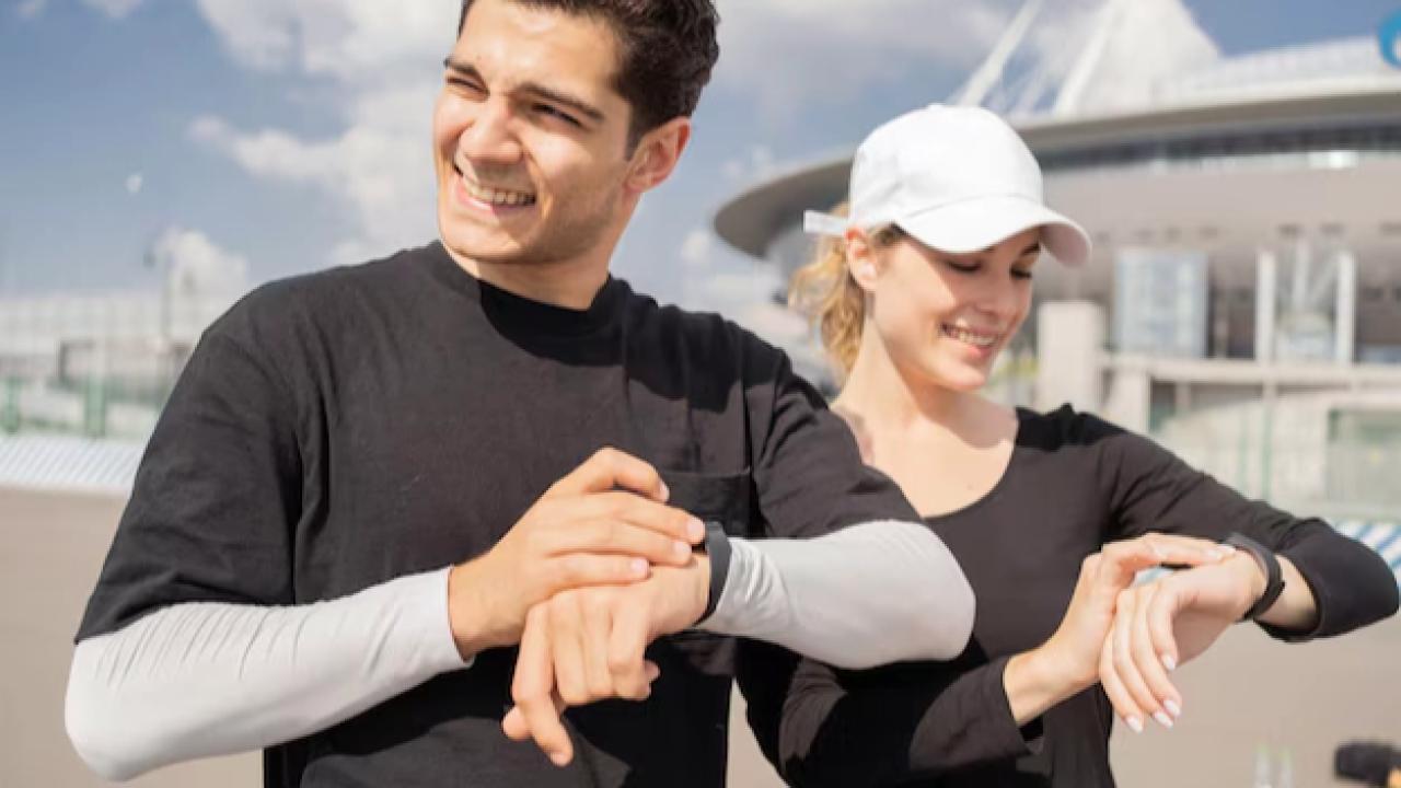 Mientras el mundo fitness global avanza hacia wearables que monitorean el cuerpo casi en tiempo real, gimnasios inteligentes y equipos que adaptan resistencia automáticamente, en Argentina esas innovaciones ya están llegando al mercado local, aunque con desafíos propios (precio, importaciones, disponibilidad).