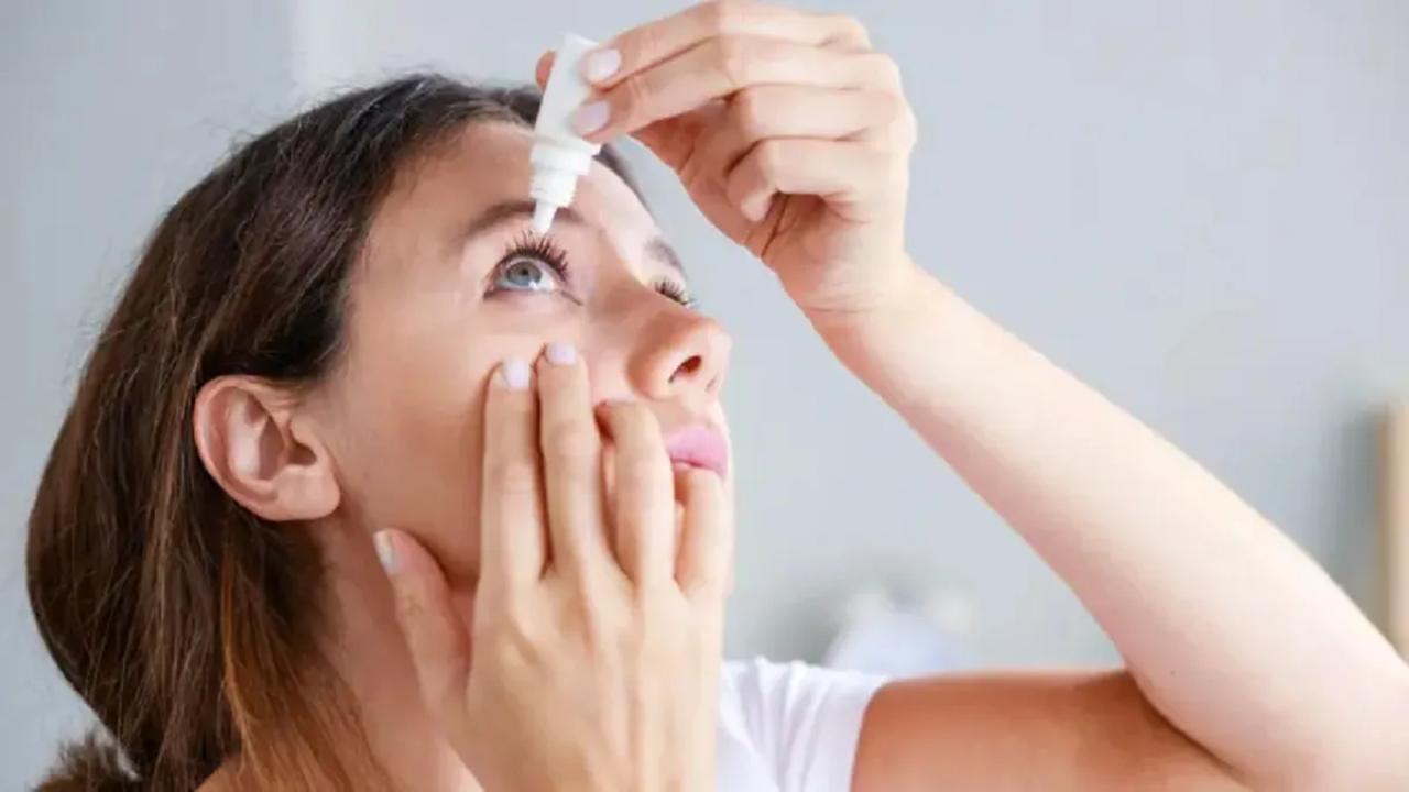
La autoridad regulatoria argentina autorizó la venta de Nearlea, un colirio que promete mejorar la visión de cerca durante varias horas sin necesidad de usar anteojos. Se trata de un avance tecnológico en salud que marca tendencia en la llamada “health tech”.