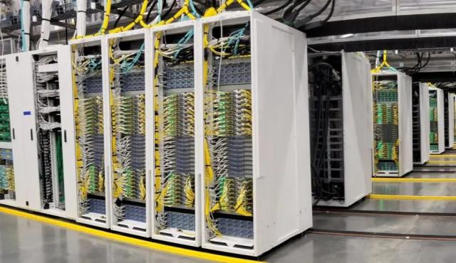 El proyecto Stargate Argentina, impulsado por OpenAI y Sur Energy, demandará una potencia inédita de hasta 500 MW en la Patagonia. Especialistas advierten que el país deberá modernizar su infraestructura eléctrica y energéticapara sostener la expansión de la Inteligencia Artificial.