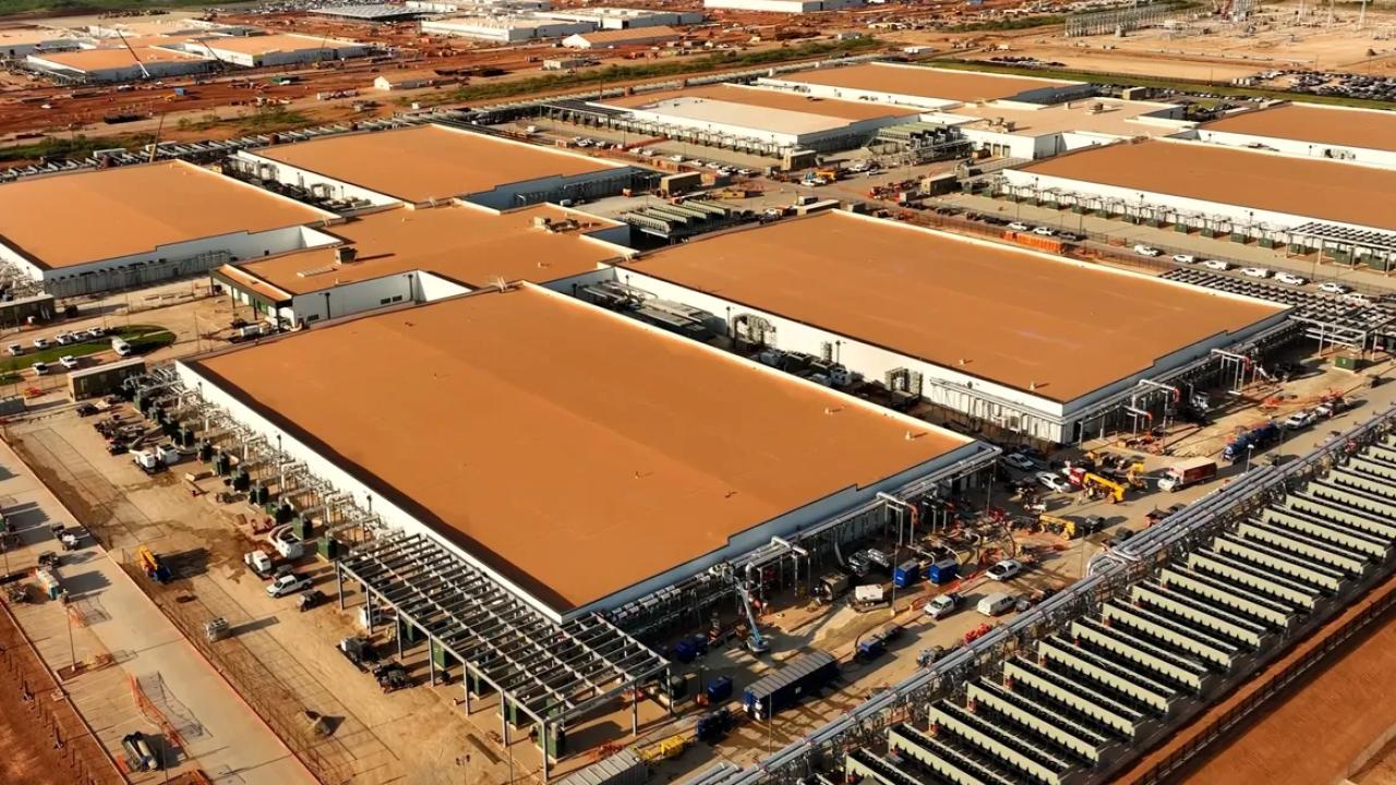 Siemens Energy destacó el potencial de Argentina para transformarse en un polo regional de Inteligencia Artificial (IA) y centros de datos (data centers). La compañía alemana evalúa participar en el Plan Nuclear argentino como parte de una estrategia energética que podría sostener el crecimiento de la infraestructura digital y tecnológica del país.
