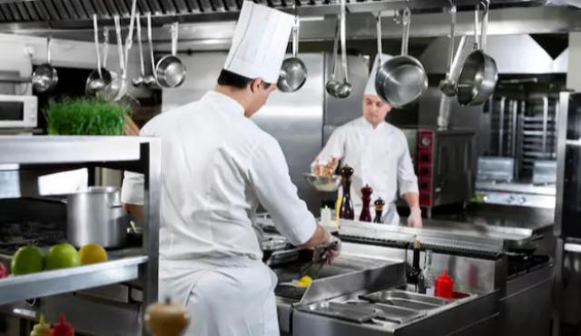 La alta cocina vive una auténtica revolución silenciosa. En los templos gastronómicos de Europa, América y Asia, los chefs más prestigiosos del mundo ya no solo dominan técnicas ancestrales: también manejan algoritmos, impresoras 3D y sensores de inteligencia artificial.