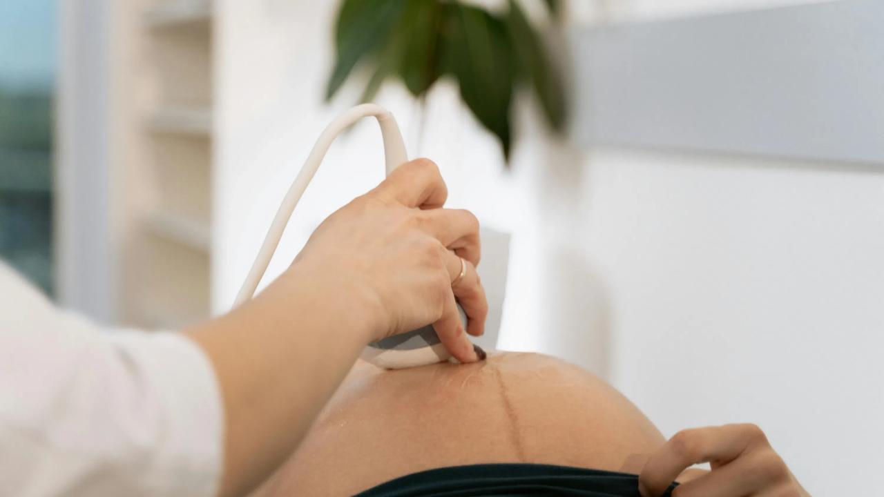 Hay mujeres que cada octubre sienten el Día de la Madre como una fecha ambivalente. Mientras la mayoría celebra, para ellas puede ser un recordatorio doloroso de que el embarazo todavía no llega. El deseo choca con la realidad de la infertilidad, una condición que, según la Organización Mundial de la Salud, afecta a 1 de cada 6 personas en el mundo.