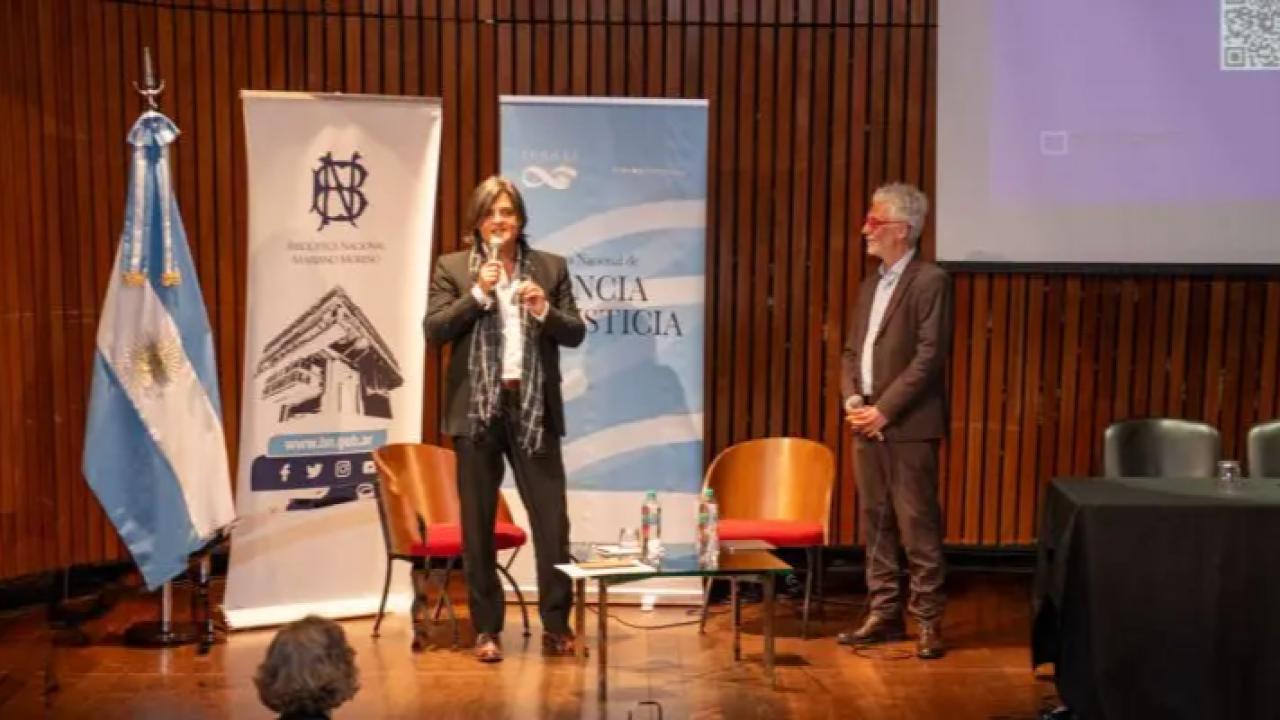 El encuentro organizado por CONICET, UNSAM y Engage AI reunió a especialistas nacionales e internacionales para debatir los riesgos, desafíos y oportunidades del uso de la Inteligencia Artificial en la gestión pública. La discusión dejó en claro que la verdadera deuda no es tecnológica, sino ética y política.
