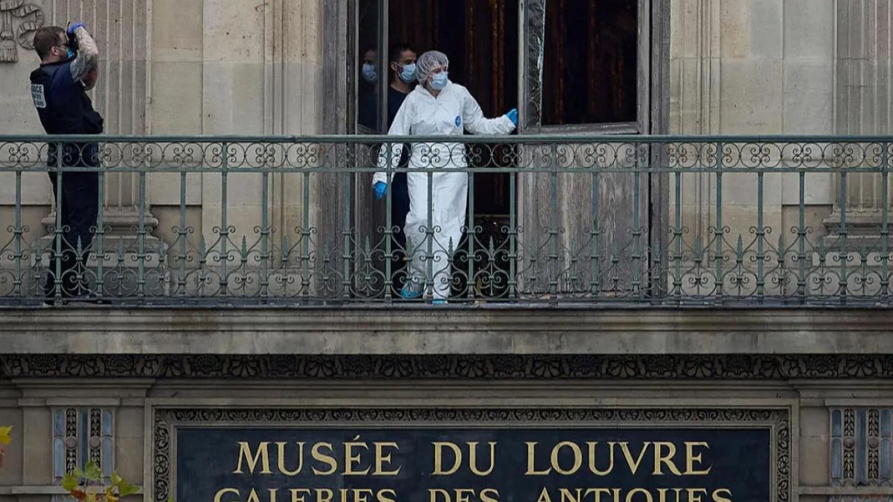 El reciente y espectacular robo ocurrido el 19 de octubre de 2025 en el Louvre —donde ladrones profesionales sustrajeron piezas de la colección de joyas reales francesas en un lapso estimado de entre cuatro y siete minutos— pone de relieve, con crudeza, los retos contemporáneos de la seguridad museística.