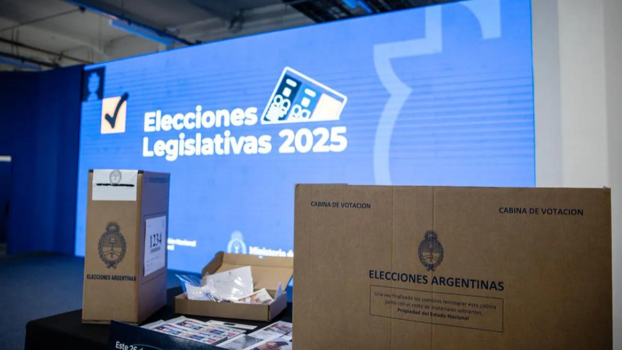 A días de las elecciones del domingo 26, ningún candidato desarrolló propuestas concretas sobre ciencia, tecnología, energía, infraestructura o logística. Mientras el mundo debate la regulación de la inteligencia artificial y la soberanía energética, Argentina llega a las urnas sin un proyecto de futuro.