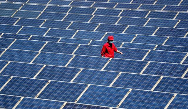 En apenas medio año, China sumó más de 210 gigavatios (GW) de energía solar, una cifra que iguala o incluso supera la capacidad total acumulada por Estados Unidos en décadas de desarrollo.