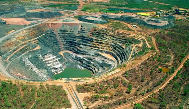 La disputa geopolítica entre Estados Unidos y China por el control de minerales estratégicos volvió a poner la mirada sobre América Latina. Argentina, en particular, se encuentra en el radar por sus recursos energéticos y tecnológicos críticos: uranio, clave para la energía nuclear, y tierras raras, esenciales para la industria de Defensa, la transición energética y dispositivos de alta tecnología.