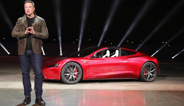 En la última presentación de resultados del tercer trimestre, Elon Musk lanzó una idea que pasó casi inadvertida, pero que podría redefinir el papel de Tesla en la revolución tecnológica: transformar su flota de vehículos eléctricos en una red de inferencia distribuida de Inteligencia Artificial (IA).