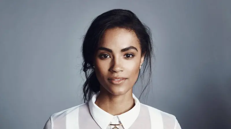 Sinead Bovell escribió un artículo sobre cómo la IA la sustituiría como modelo para Vogue hace cinco años.