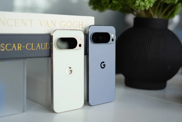 The Pixel 10 Pro and 10 Pro XL look mostly the same. Photo: Allison Johnson / The Verge