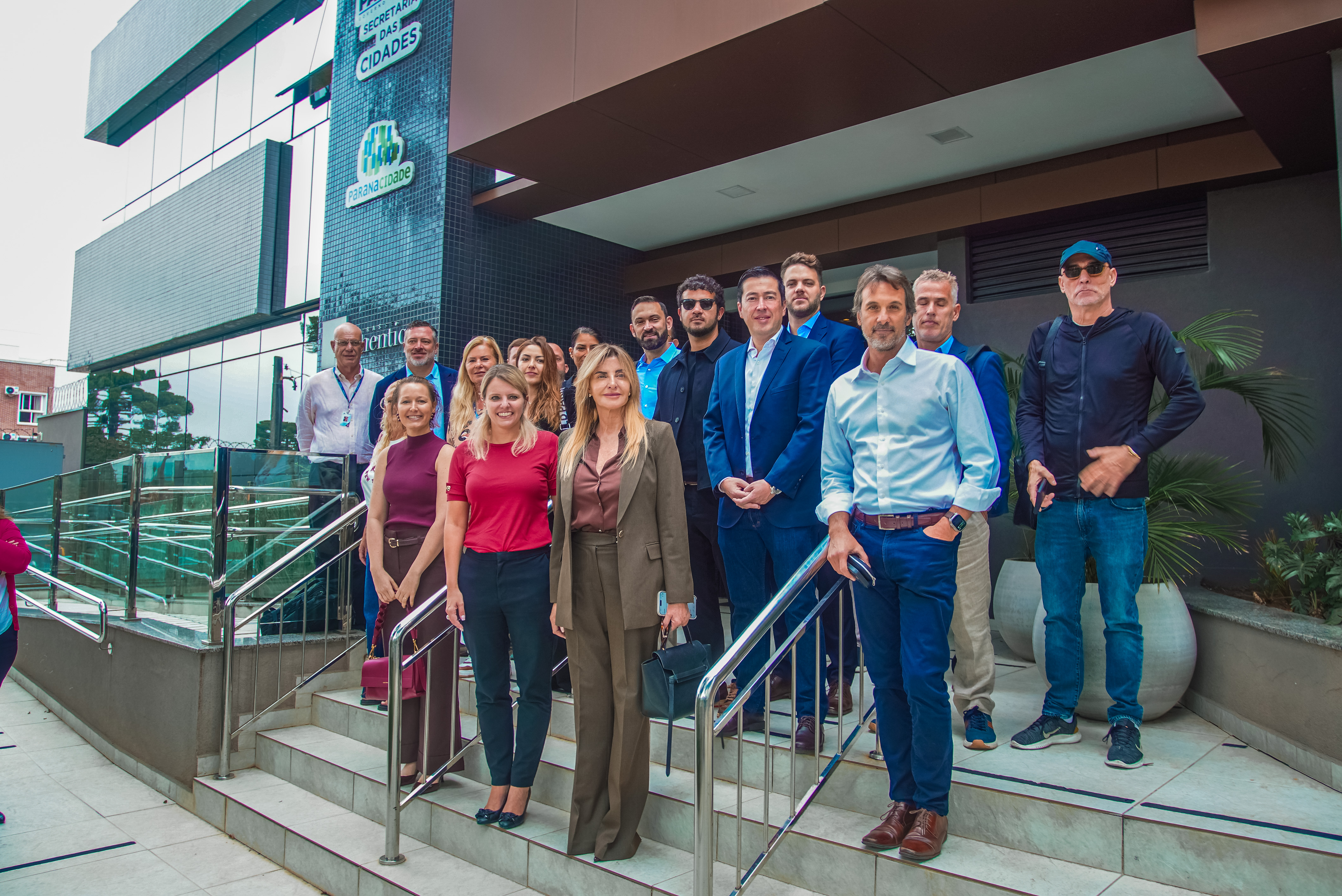 Fassi junto a la comitiva en la Secretar&iacute;a de Ciudades del Paran&aacute; (Brasil)