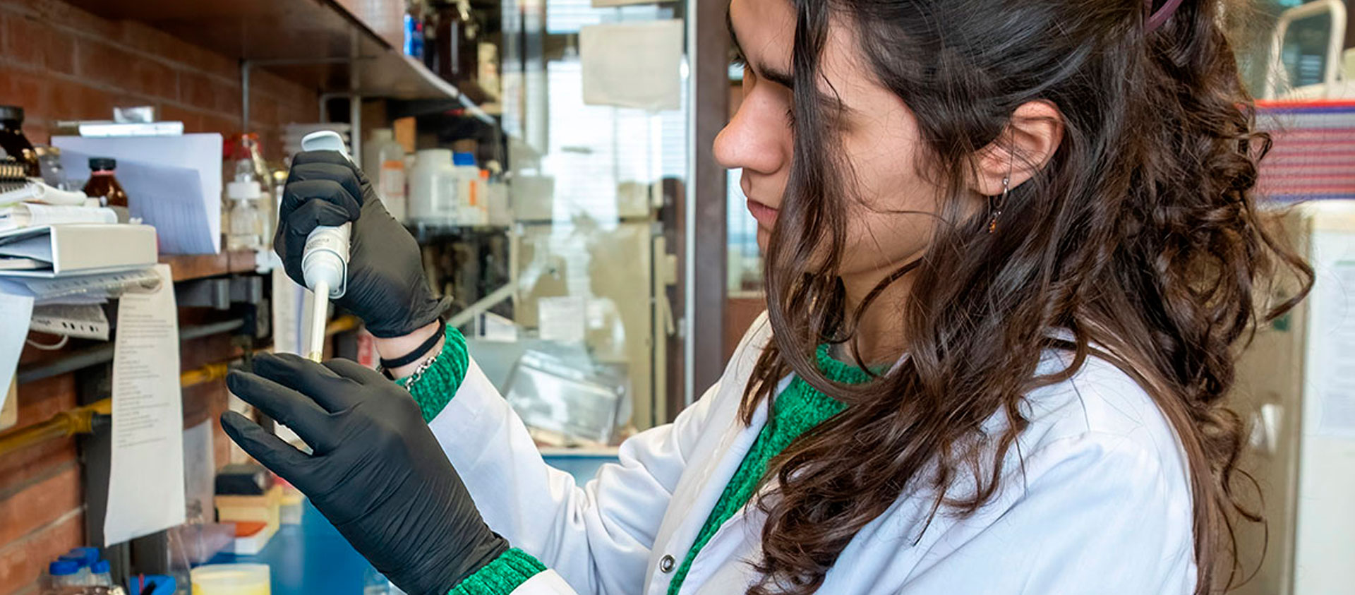 Investigadores de la UBA buscan detectar maltrato infantil mediante muestras de saliva
