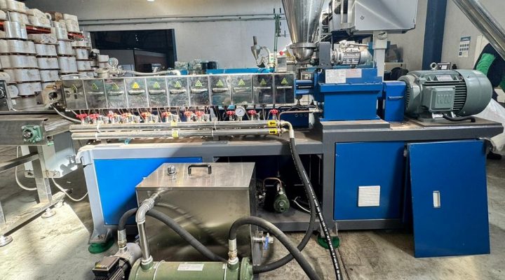 En la actualidad no se fabrica ningún material de este tipo en el país. Para abastecer la demanda de productos biodegradables, la empresa misionera importa desde Europa una resina obtenida a partir de almidón de maíz.