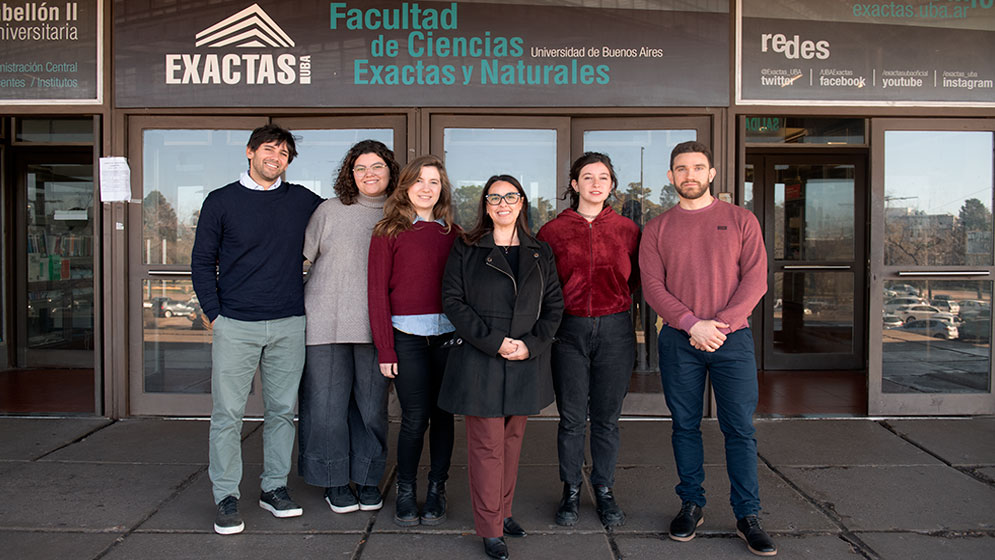 Mariana Piuri e integrantes de su laboratorio.