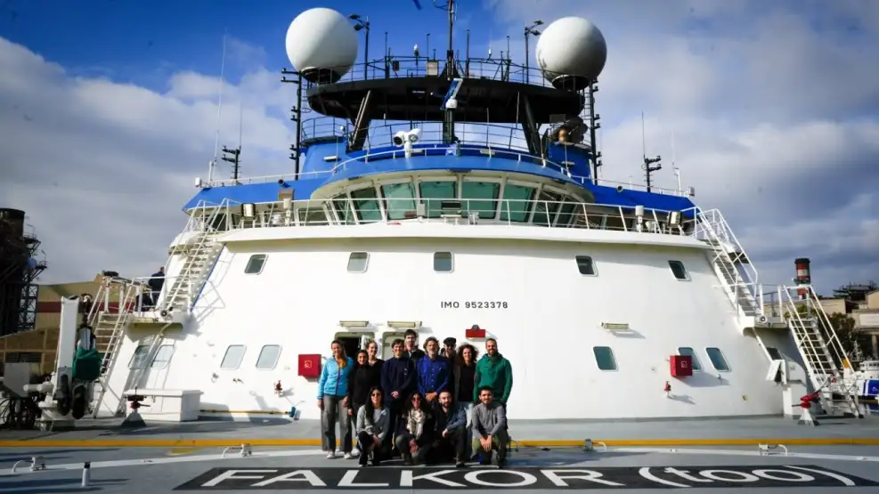 Equipo CONICET en la campaña Talud Continental | Schmidt Ocean Institute