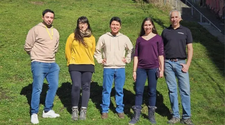 Laila Kazimierski junto al resto del equipo. Foto: gentileza investigadora.