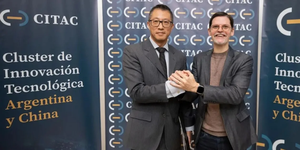 Imagen de Sabino Vaca Narvaja, presidente del CITAC; Wang Xiaoxu, Ministro Consejero de la Embajada de la Rep&uacute;blica Popular China en la Argentina.