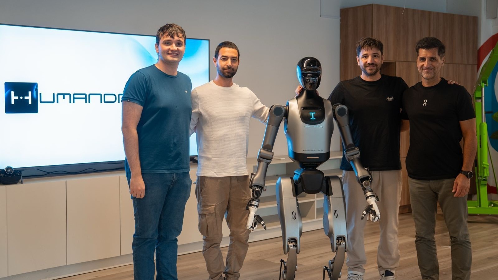 De izquierda a derecha: Francisco Alberto (l&iacute;der en rob&oacute;tica de la empresa) junto a Santiago Bra&ntilde;a, Alejandro Parise y Jos&eacute; Montalvo (socios fundadores).