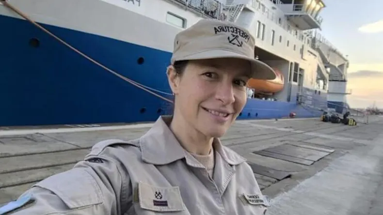 Nadia Coralina, bióloga del Conicet relatora del streaming desde el fondo del mar.