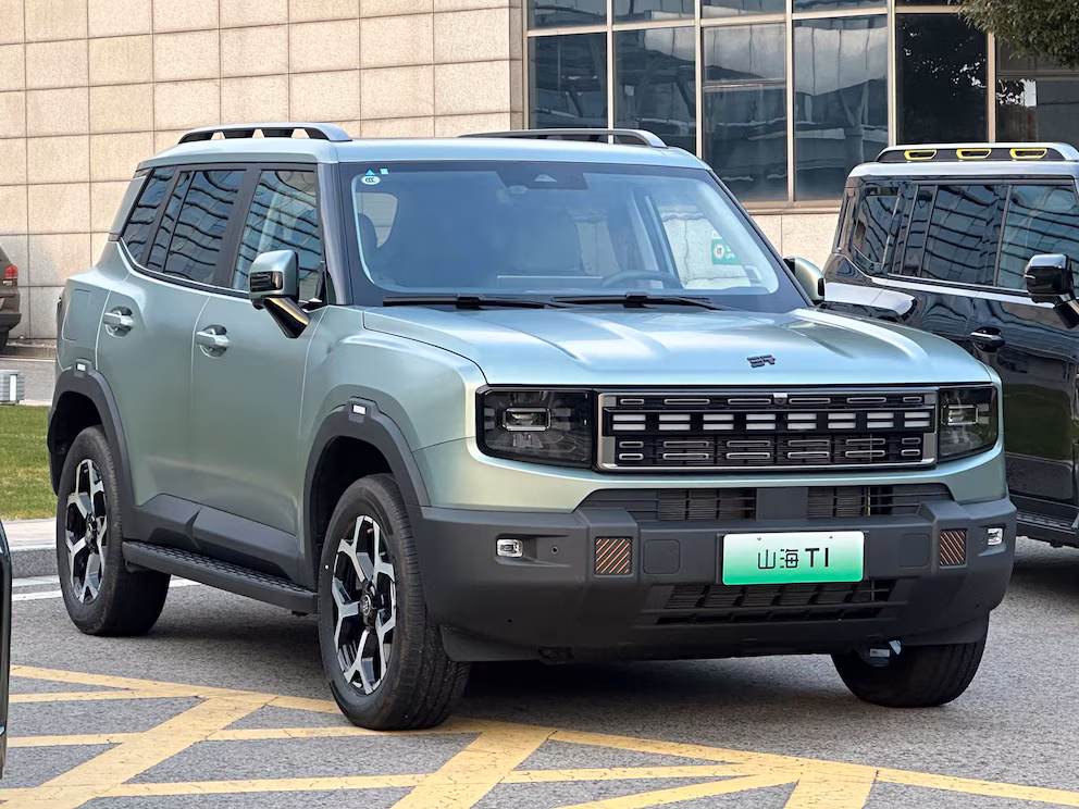 JETOUR T1: SUV todoterreno con estética robusta y prestaciones de aventura.