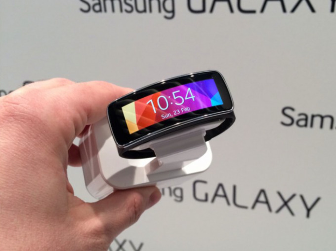 Samsung Gear Fit. La Pulsera Inteligente De Samsung